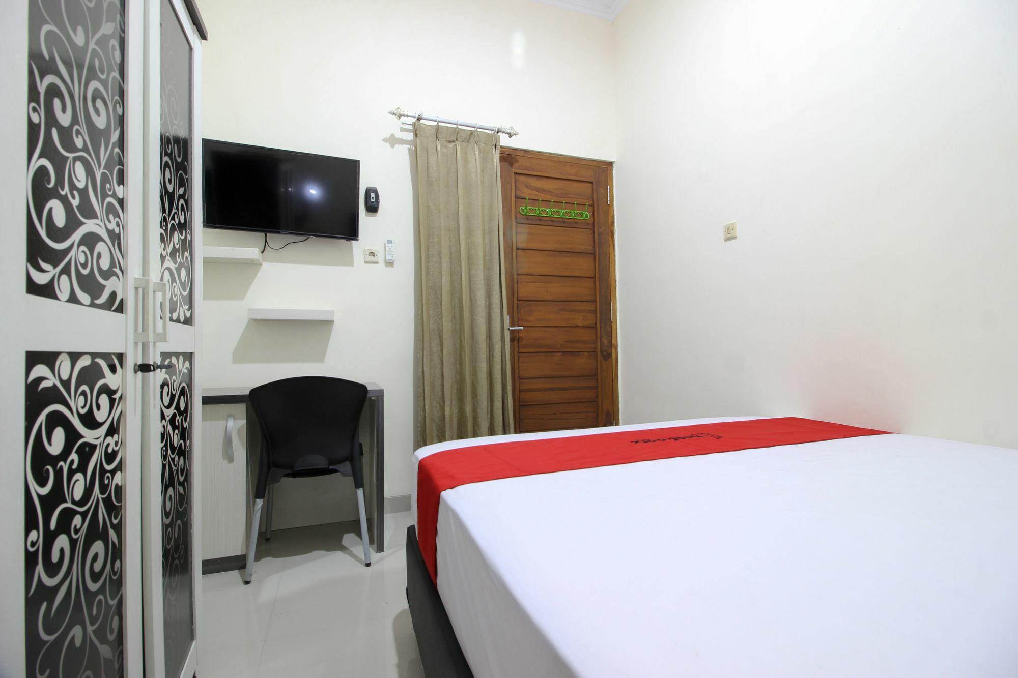 Reddoorz Plus Near Stie Ykpn 2 Maguwo Buitenkant foto