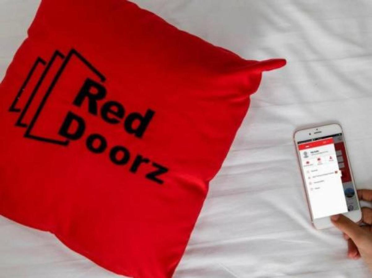 Reddoorz Plus Near Stie Ykpn 2 Maguwo Buitenkant foto